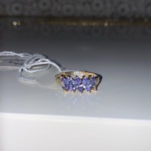 10 karat Tanzanite ring
